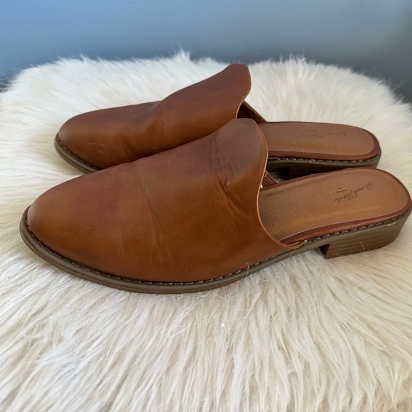 Universal Thread Brown Mule Flats 8.5 - Picture 5 of 7